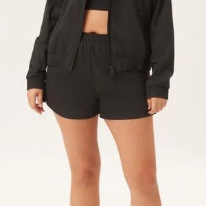 Girlfriend collective gazelle shorts in black